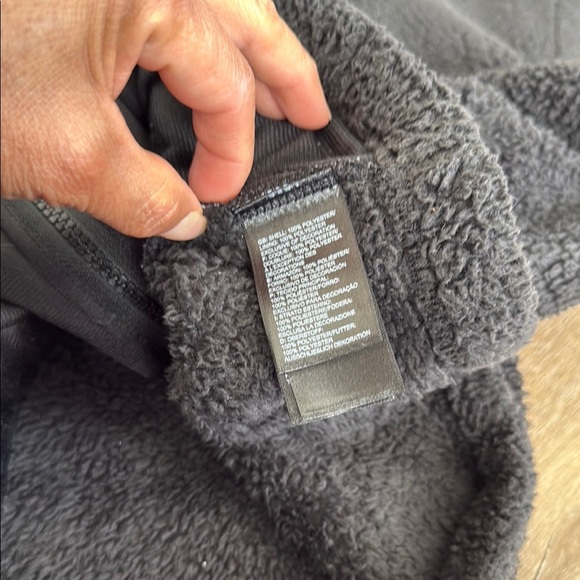 The North Face Size L Black Fleece Vest with High Collar - Picture 9 of 9